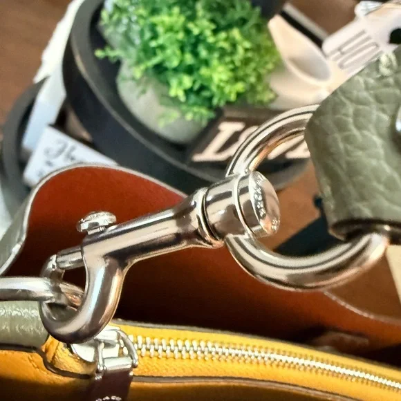 Coach Forest Green Bucket Bag w/Wallet - Picture 4 of 12